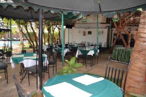 Un restaurant sau alt loc unde se poate mânca la Impala Safari Lodge