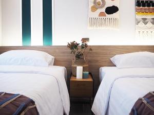 Postel nebo postele na pokoji v ubytování Darley Hotel Chiangmai