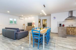 Kuchnia lub aneks kuchenny w obiekcie Holiday house TRANQUILLITY