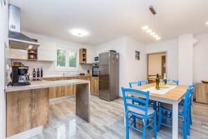 Kuchnia lub aneks kuchenny w obiekcie Holiday house TRANQUILLITY