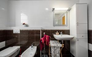 Kúpeľňa v ubytovaní IVA house with apartment + 24 fotografií