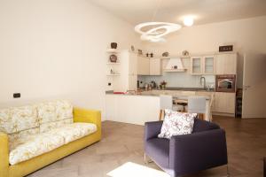 A kitchen or kitchenette at Casa Julia - Menaggio by LoveComo
