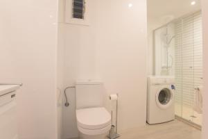 a bathroom with a toilet and a washing machine at Apartamento Ferrera Park 624 in Felanitx +19 photos