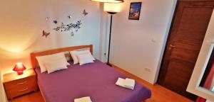 Posteľ alebo postele v izbe v ubytovaní Apartments Đogo