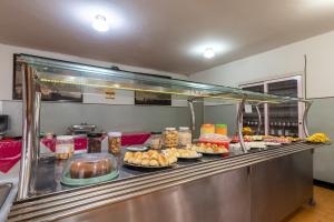 a buffet line with many different types of food at Hotel Esplanada Belo Horizonte - Proximo a Estacao de Trem in Belo Horizonte