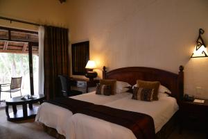 Katil atau katil-katil dalam bilik di Kwa Maritane Lodge
