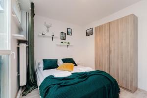Posteľ alebo postele v izbe v ubytovaní ShortStayPoland Krochmalna (B17)