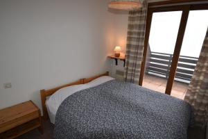 Ένα ή περισσότερα κρεβάτια σε δωμάτιο στο VAUJANYLOCATIONS - Cochette II Apt 1 & 2