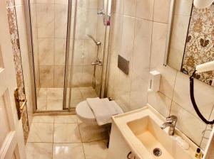 Koupelna v ubytování Le Safran Suite Hotel