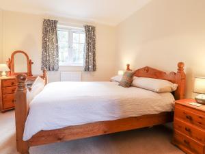 Кровать или кровати в номере Glyn Yr Efail