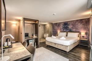 Foto da galeria de FOURHEADS Private Suites em Roma