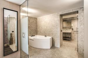 A bathroom at PAX hotel