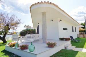 Ein Garten an der Unterkunft Seashore House " Es tamarells"