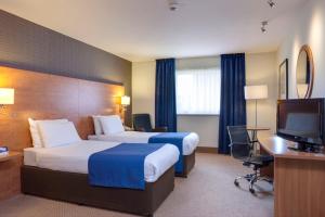 
A bed or beds in a room at Holiday Inn Express Shrewsbury, an IHG Hotel
