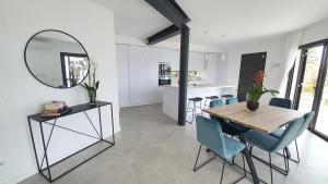 Küche/Küchenzeile in der Unterkunft Seashore House " Es tamarells"