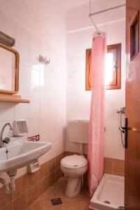 Bathroom sa Olondio Apartments