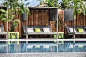 Bazén v ubytování Hotel Pfeiss nebo v jeho okolí