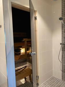 Ванная комната в Maisa's studio saunallinen huoneisto