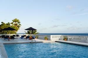 Swimming pool sa o malapit sa Princess Heights Luxury Condo Hotel