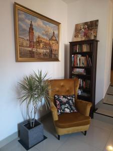 A seating area at Dworek Złoty Róg Hotel i Restauracja