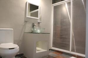 a bathroom with a sink and a toilet and a shower at Hotel Florencia Poza Rica in Poza Rica de Hidalgo