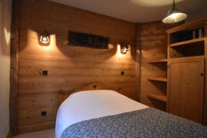 Katil atau katil-katil dalam bilik di VAUJANYLOCATIONS - Le Grenier de Germaine