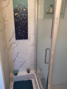 Ванна кімната в Charmant duplex 80m²