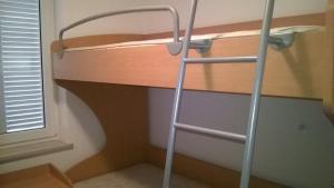 Palanda nebo palandy na pokoji v ubytování 2 BR Apt - North Coast Croatia