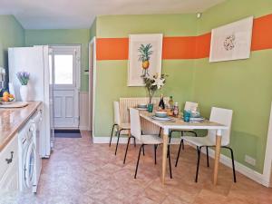 a kitchen and dining room with a table and chairs at Highstone 4 Bedrooms Home 7 Beds With Parking and Garden in Barnsley