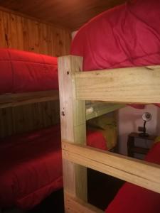 Palanda nebo palandy na pokoji v ubytování Cabañas Tu Bosque