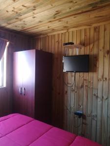 Postel nebo postele na pokoji v ubytování Cabañas Tu Bosque