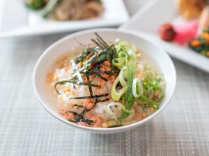 Eten bij of ergens in de buurt van het hotel

