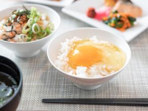 Eten bij of ergens in de buurt van het hotel

