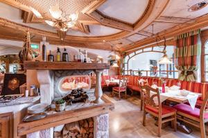 a dining room with a fireplace in a restaurant at Hotel Pramstraller in Mayrhofen