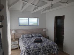 A bed or beds in a room at SONVANGER VILLA YZERFONTEIN