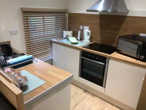 A kitchen or kitchenette at Elizabeth House 