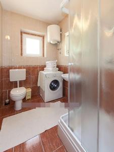 Koupelna v ubytování Apartment in Brela with sea view, balcony, air conditioning, WiFi (4962-1)