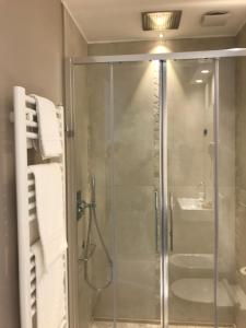 a shower with a glass door in a bathroom at Hotel Villa Hermosa in Riccione