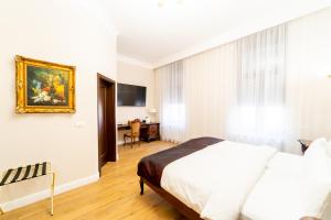 Postel nebo postele na pokoji v ubytování Picasso Boutique Hotel