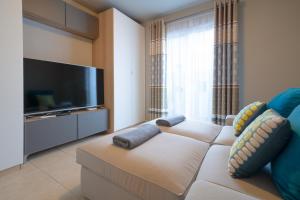 a living room with a couch and a flat screen tv at B2 Bungalow Casitas de luz in Charco del Palo