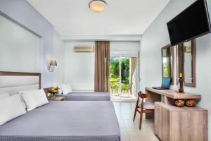 TV a/nebo společenská místnost v ubytování Iris Hotel