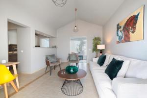 Gallery image of B2 Bungalow Casitas de luz in Charco del Palo