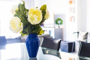 Posedenie v ubytovaní Stylish 3 Bedroom Apartment at the Heart of Nueva Andalucia Close to Centro Plaza
