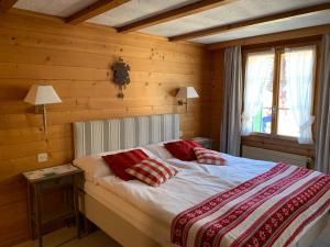 Postel nebo postele na pokoji v ubytování Hotel Wildhorn
