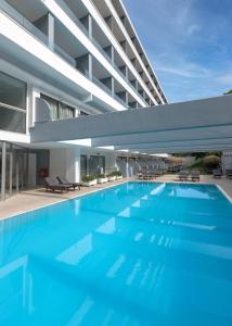 Bazén v ubytování Oceanis Beach Hotel nebo v jeho okolí