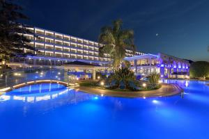 Bazén v ubytování Oceanis Beach Hotel nebo v jeho okolí