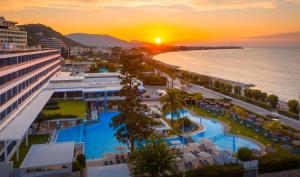 View ng pool sa Oceanis Beach Hotel o sa malapit