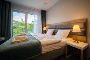 Posteľ alebo postele v izbe v ubytovaní Hotel i Apartamenty pod Śnieżnikiem