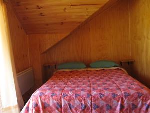 Postel nebo postele na pokoji v ubytování Camping & Hospedaje Rio Laja