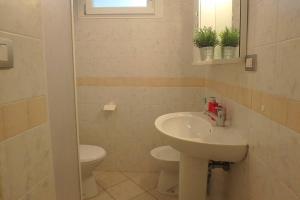 A bathroom at Nettuno 137D Még 29 kép